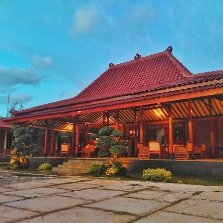 Отель The Royal Joglo Tepus Экстерьер фото