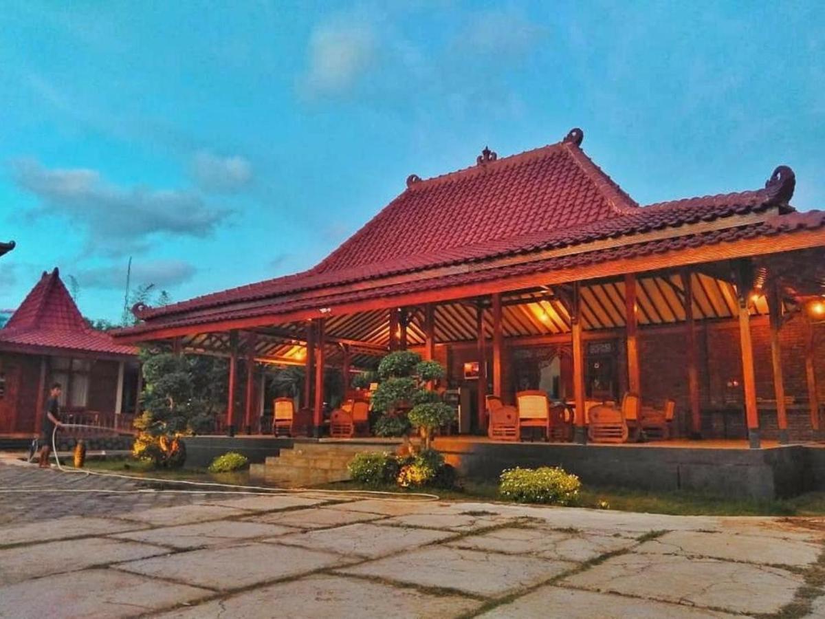 Отель The Royal Joglo Tepus Экстерьер фото